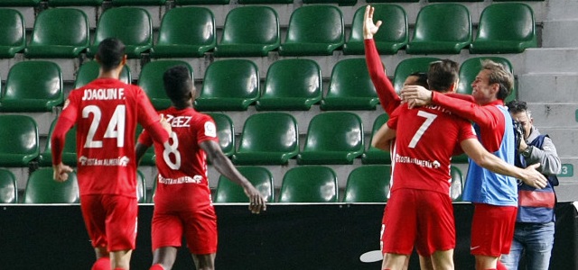 El Almería amenaza con su mejor momento de la temporada