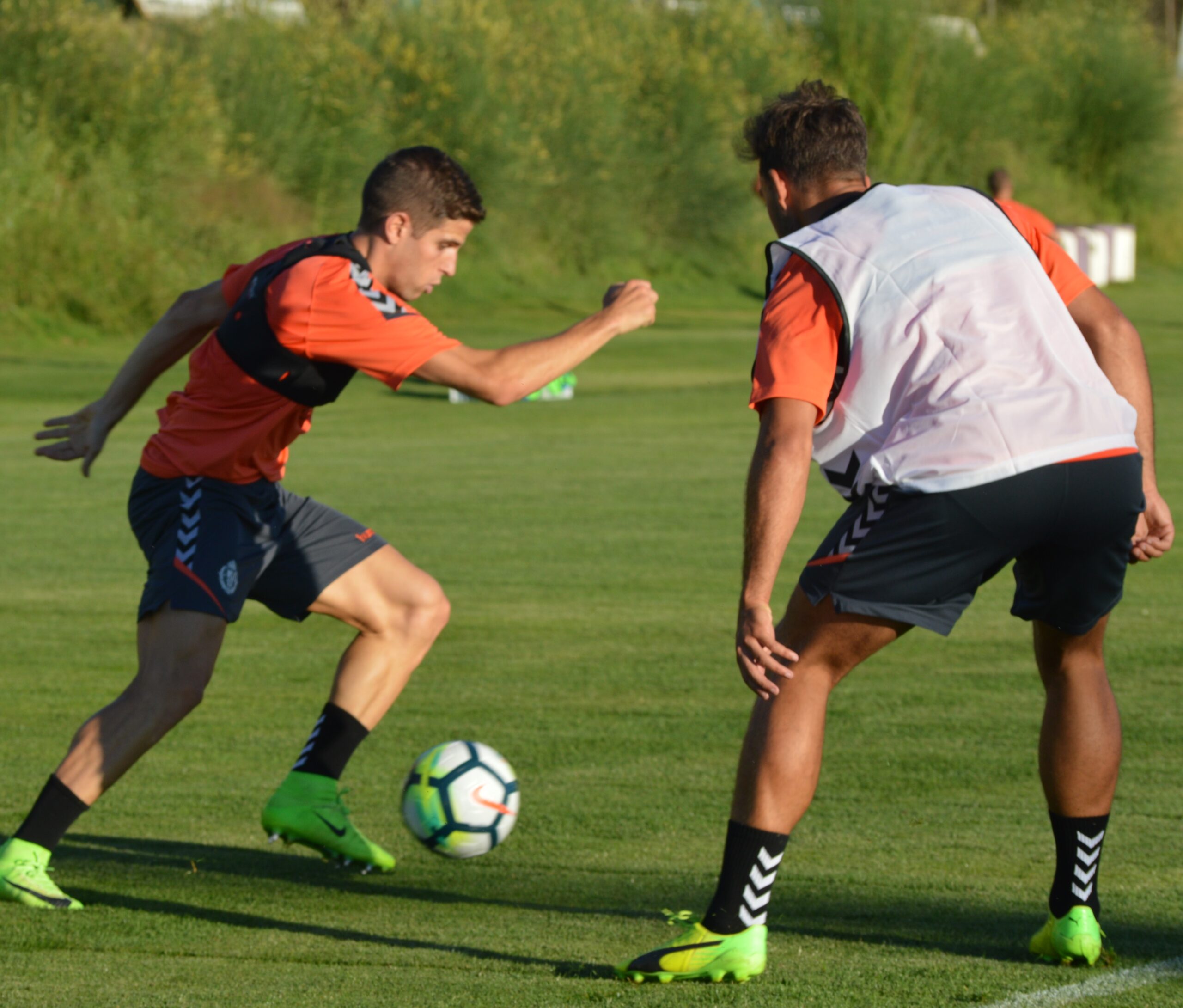 Calor y caras nuevas en el primer entrenamiento de la era Sampedro 2 DSC 0863
