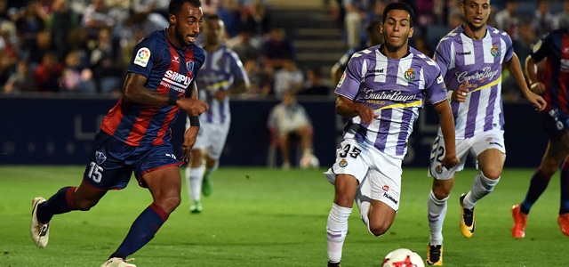 El banquillo se pide otra ronda 1 Anuar || Foto: SD Huesca