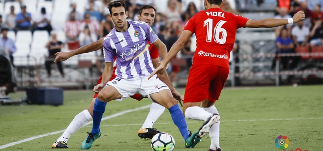 El Detalle: Un Real Valladolid con medias tinta(da)s