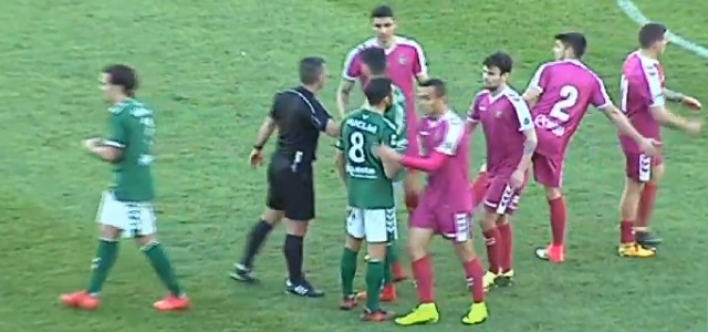 Trabajado empate para seguir fuera del descenso