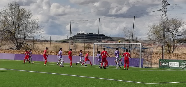 El Real Valladolid B se complica (un poco) la vida