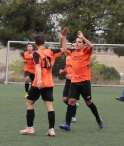 El Real Valladolid B remonta y se marcha líder al parón 2 Mata celebra el tercero