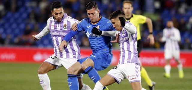 Y al fin, el nueve ansiado 1 Guardiola, rodeado de Anuar y Leo Suárez || Foto: LaLiga