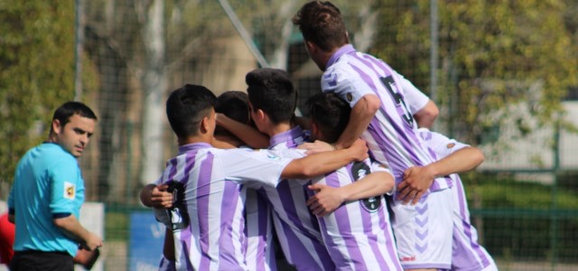 El Real Valladolid B sigue en la pelea a costa de una Sur desaparecida