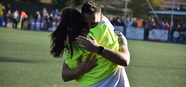 Pasillos y abrazos para la historia