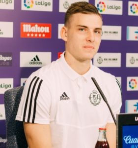 Lunin acaba su aventura en el Real Valladolid y será carbayón 2 Lunin 2