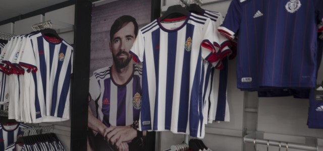 La camiseta del Real Valladolid, en la media de los precios de Primera División