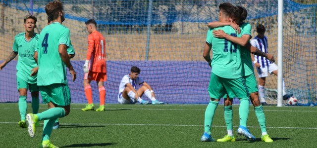 Dos errores condenan al Real Valladolid de División de Honor 1 EFjIM5NXoAAq sU