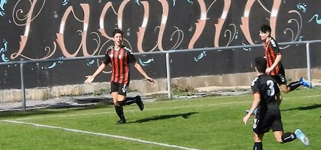 Beni, el juvenil que golea con botas de Segunda División