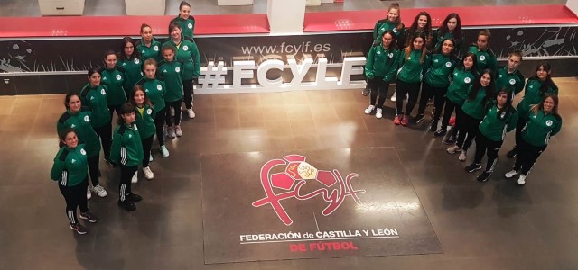 La FCyLF reúne a 25 colegiadas en una jornada sobre arbitraje femenino