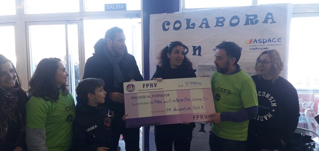 La FDPRV le entrega 3.750 euros a Aspace Valladolid en su torneo solidario