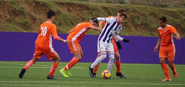 El Real Valladolid B sufre en su victoria ante el Isoba