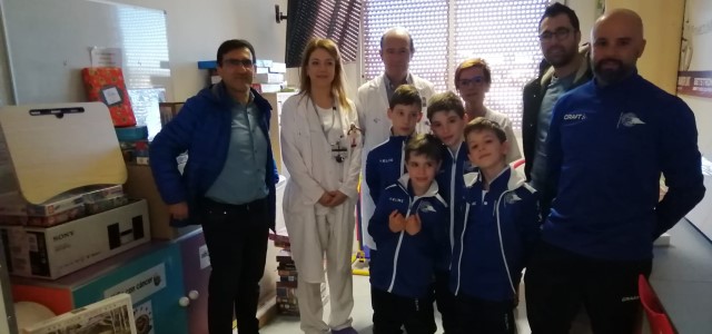 El CD Arces entrega al Hospital Clínico material para su unidad de pediatría