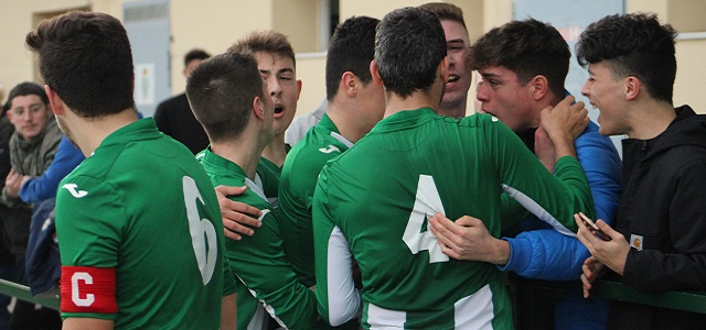 El Betis resiste y remata