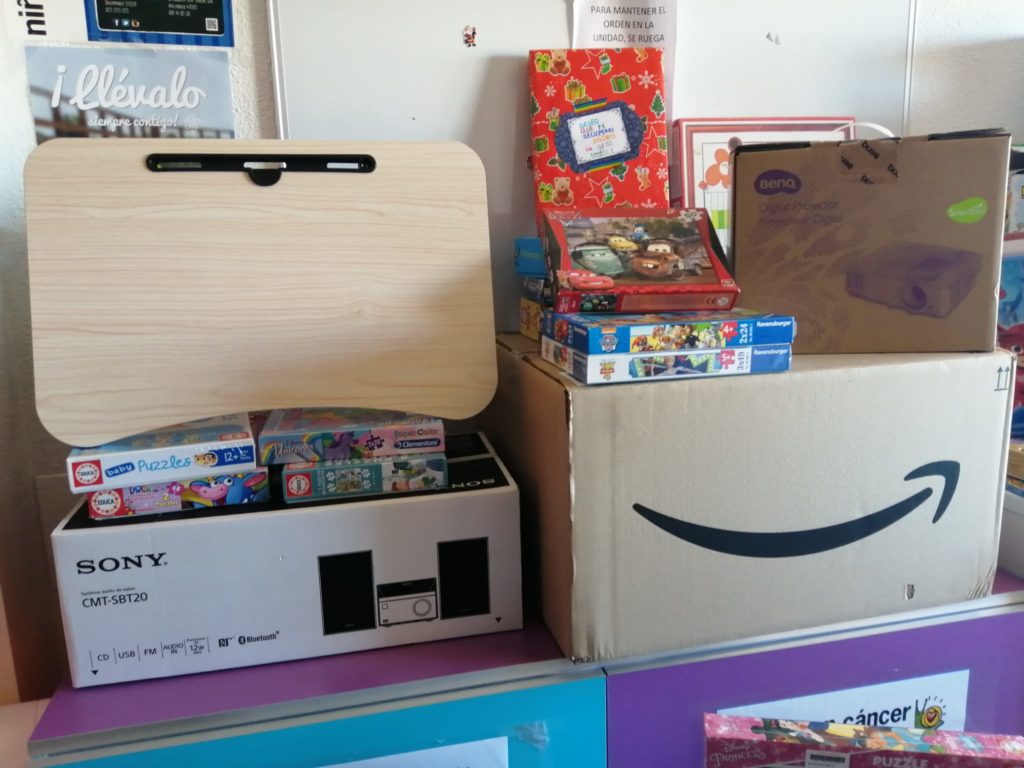 El CD Arces entrega al Hospital Clínico material para su unidad de pediatría 4 Material CD Arces Clínico