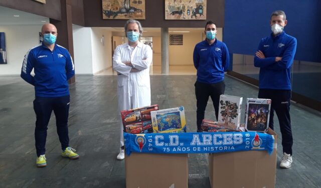 El CD Arces muestra su vertiente solidaria con el Hospital Río Hortega 2 arces puzles