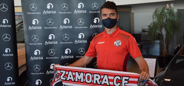 Adrián Herrera: “El debut en Segunda División es un recuerdo inolvidable”