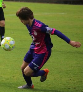 La Cultural hace sudar al Divi 2 Adrián Carrión