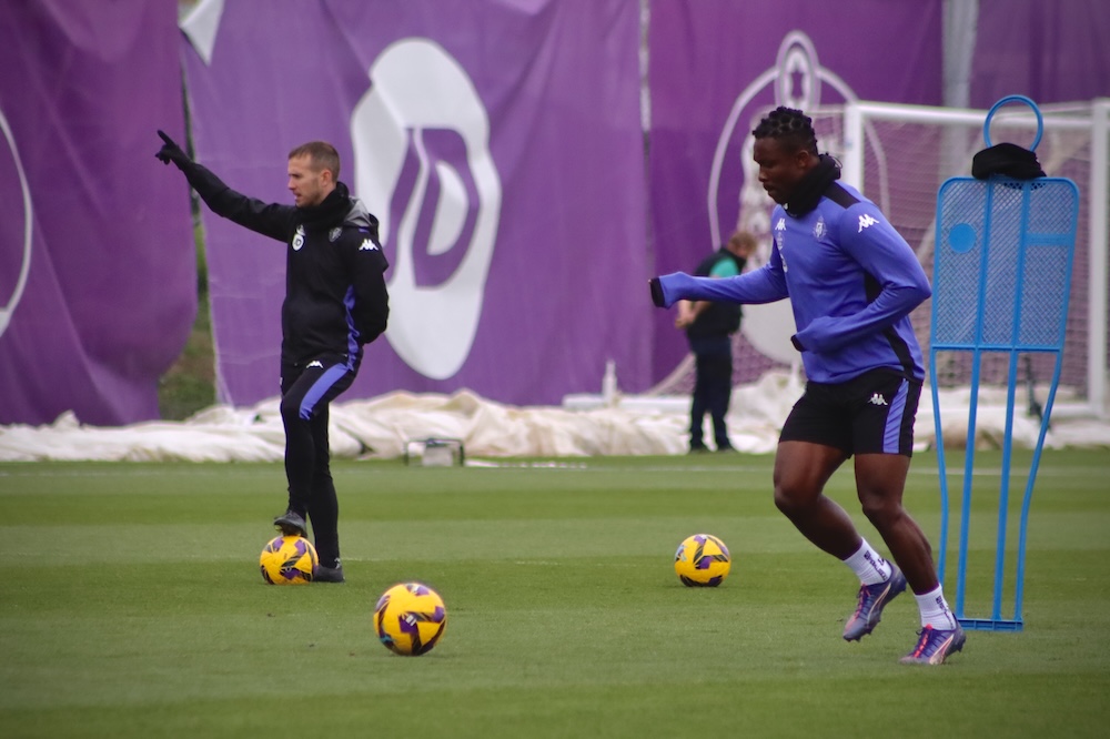 Las notas del Real Valladolid | Centrales 6 Aidoo