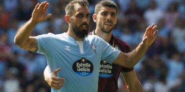 Borja Iglesias y Cenk, en el Celta - Real Valladolid