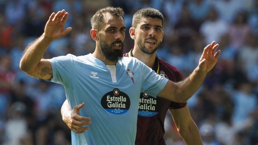 Borja Iglesias y Cenk, en el Celta - Real Valladolid
