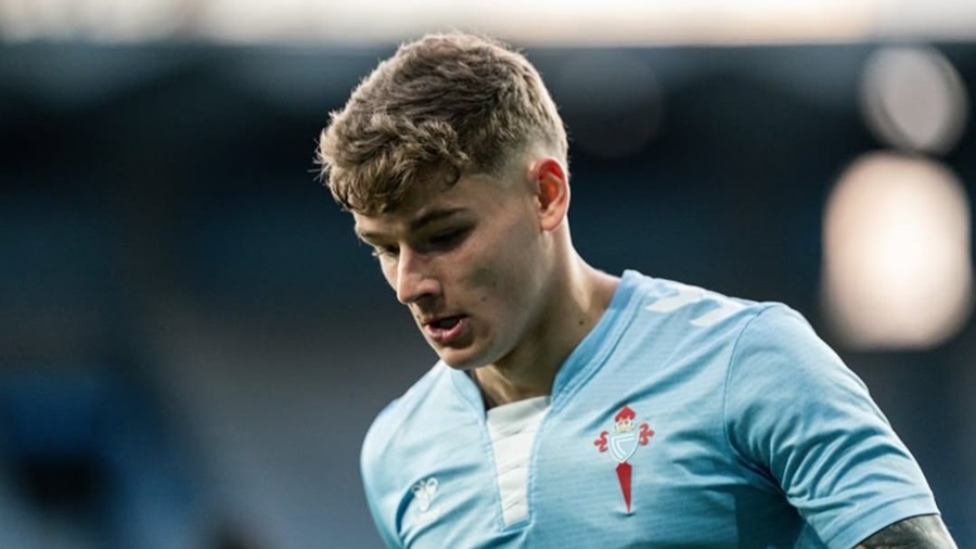 Garri, con la camiseta del Celta