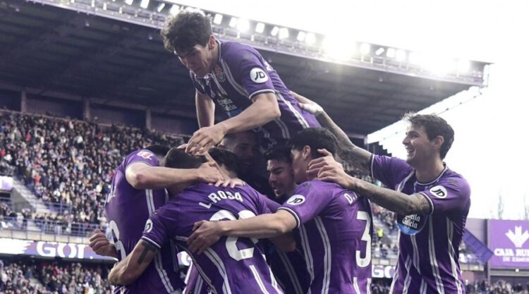 Todo por el blanquivioleta 1 El Real Valladolid celebra un gol