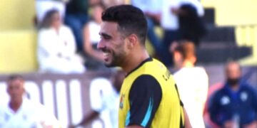 Javi León: "El fútbol no me da de comer, pero alimenta mi vida"