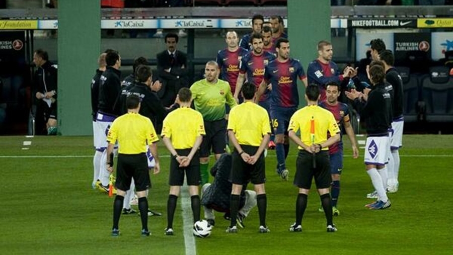 Real Valladolid - Barcelona: varios pasillos y algún título 2 Pasillo al Barcelona en el Camp Nou en 2013