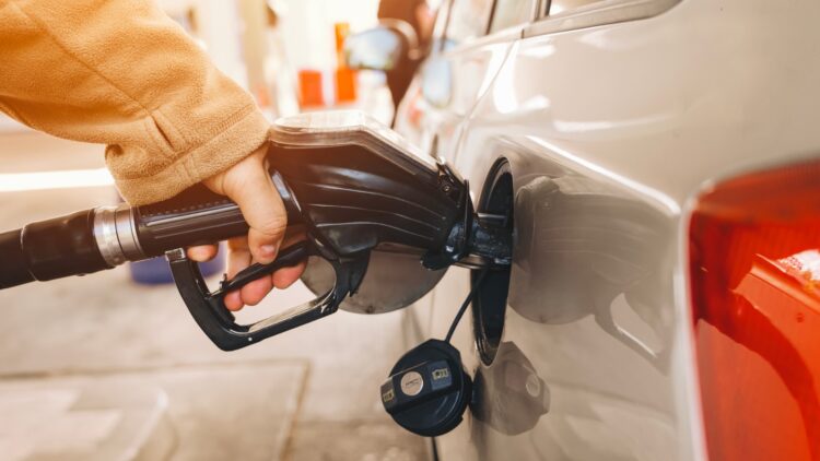 Confirmado: la Guardia Civil puede multarte con 12.000 € si usas este truco para ahorrar gasolina 1 Puede multarte con 12.000 € si usas este truco para ahorrar gasolina