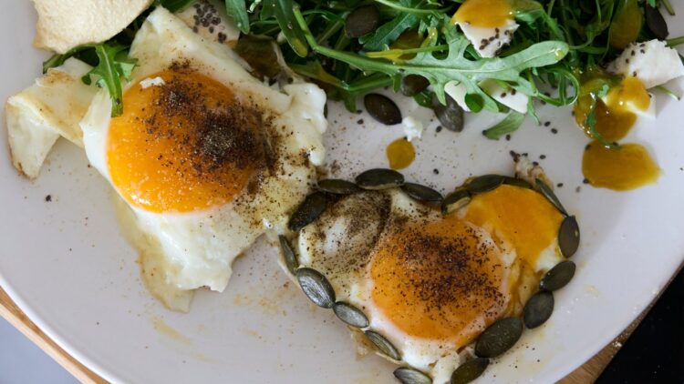 Confirmado: estos 3 alimentos saludables te ayudarán a calmar la ansiedad y a decir adiós a los atracones 1 Estos 3 alimentos saludables te ayudarán a calmar la ansiedad