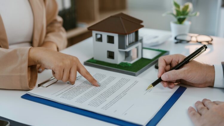 El aviso de un economista: este 2025 habrá un "boom inmobiliario" y así es como puedes beneficiarte de él 1 El aviso de un economista: este 2025 habrá un "boom inmobiliario"