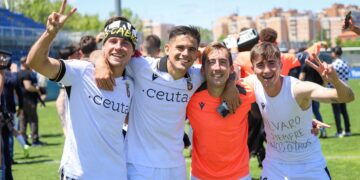 Los tintes blanquivioletas del ascenso del Ceuta