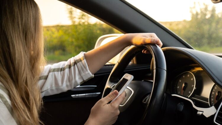 Alerta de la Policía: si recibes un mensaje con una multa de la DGT, estás en peligro de estafa 1 Si recibes un mensaje con una multa de la DGT, estás en peligro de estafa