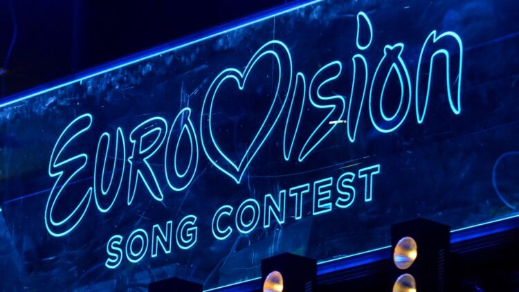 "Franco quiere que ganemos Eurovisión": así empieza esta serie que habla de la historia de España en el festival 1 "Franco quiere que ganemos Eurovisión":