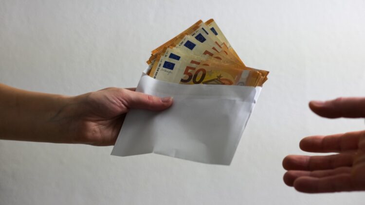 Un abogado lo confirma: este es el error común que cometen los padres con sus hijos al hacer su herencia 1 Error común que cometen los padres con sus hijos al hacer su herencia