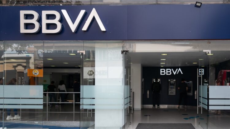 ¿Qué es una OPA como la del BBVA con Sabadell y cuándo se define como hostil?