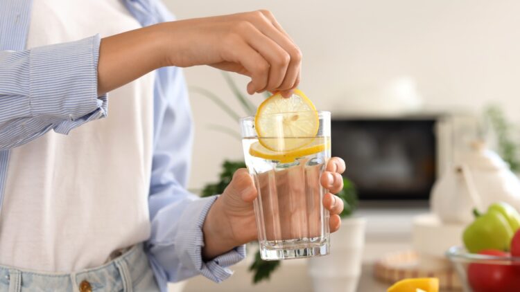 Confirmado por un especialista: este es el error que cometes nada más levantarte y que afecta a tu salud 1 El error que cometes nada más levantarte y que afecta a tu salud