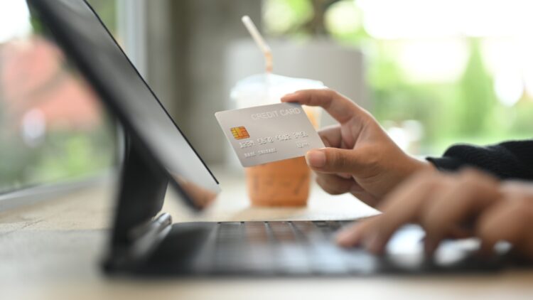 Es oficial: Hacienda limita las transferencias entre familiares y puede multarte a partir de esta cantidad sin declarar 1 Es oficial: Hacienda limita las transferencias entre familiares