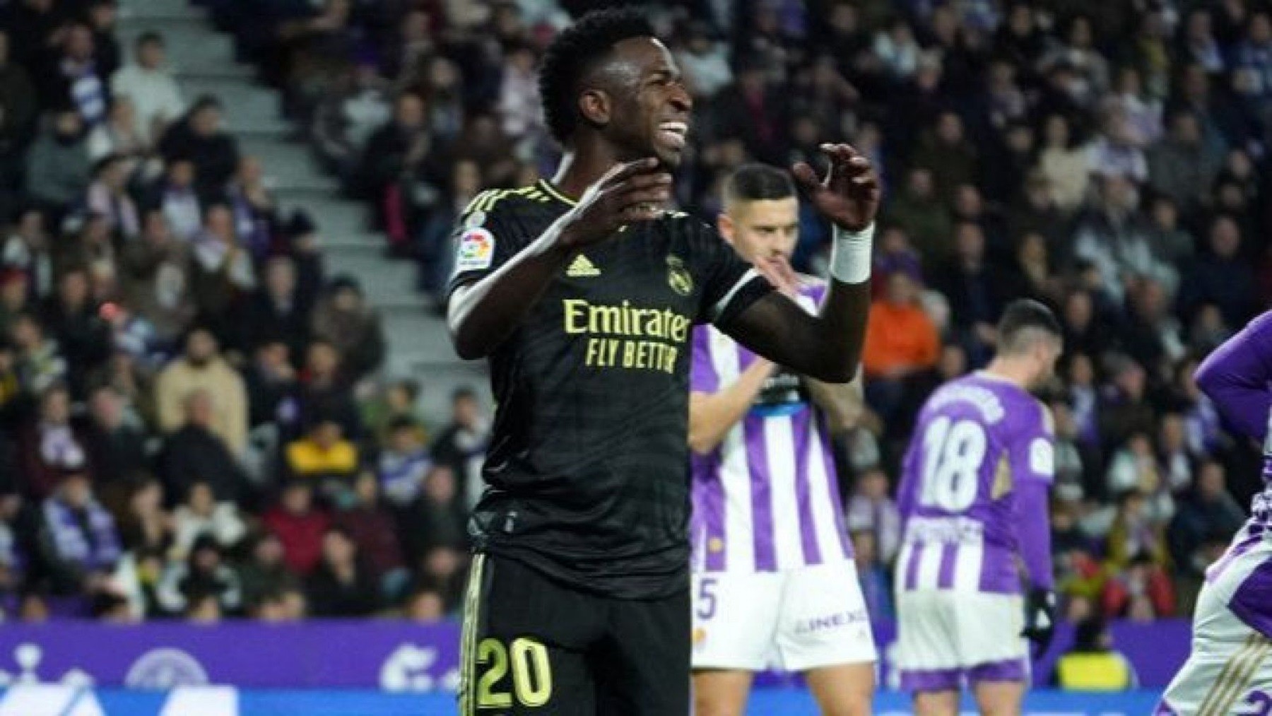 Un año de cárcel y multas para quienes llamaron "puto negro" a Vinicius en Valladolid