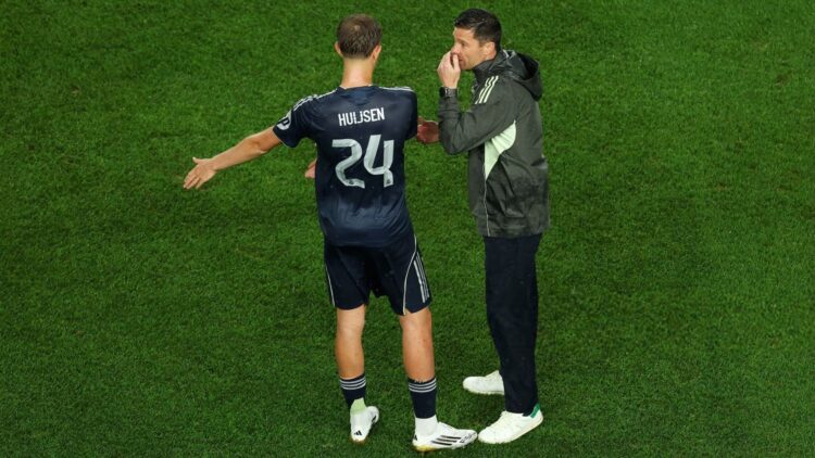 El Real Madrid y la defensa de cinco, destinados a entenderse 1 Guafp6eaAAAS1r2 1 1