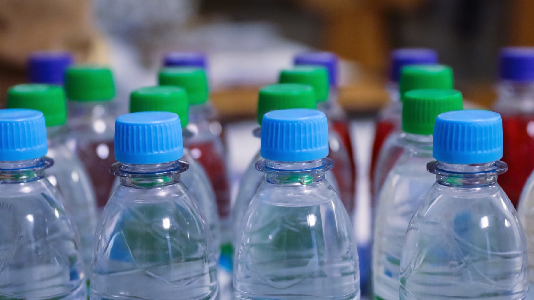 La OCU dicta sentencia: estas son las mejores y las peores aguas minerales de los supermercados, según los expertos 1 Las mejores y las peores aguas minerales de los supermercados