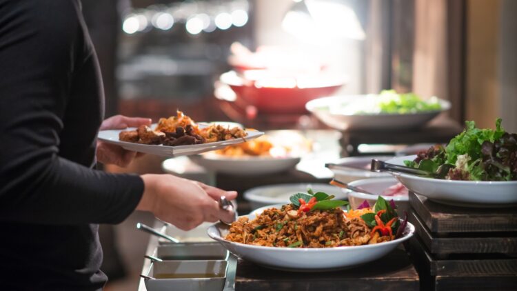 "Es exagerado...": El dueño de un restaurante con buffet libre dicta sentencia sobre qué clientes son menos rentables 1 El dueño de un restaurante con buffet libre dicta sentencia
