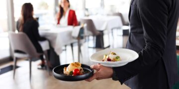 Fue camarero en Estados Unidos y este es el dinero ganaba