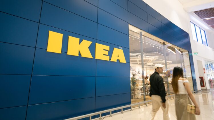 Ikea lo vuelve a hacer: estas sombrillas cambiarán tu terraza o tu balcón sin obras y por un módico precio 1 Ikea lo vuelve a hacer: estas sombrillas cambiarán tu terraza
