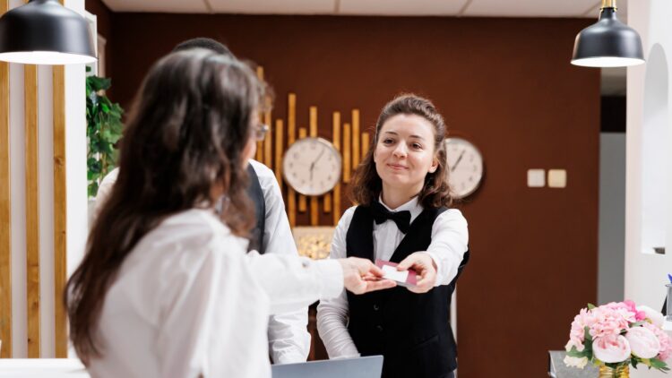 Confirmado: muchos hoteles cometen esta ilegalidad con tus documentos (y podrían multarlos con hasta 30.000€) 1 Muchos hoteles cometen esta ilegalidad con tus documentos