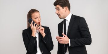 Así son las personas que interrumpen continuamente a otras