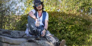 Johnny Depp sorprende con una visita muy especial