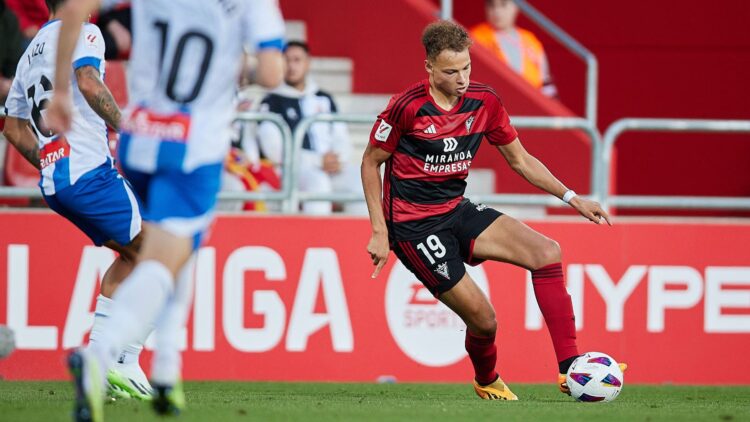 Once futbolistas libres de LaLiga Hypermotion que podrían ser una oportunidad de mercado 1 11 futbolistas libres de LaLiga Hypermotion que podrían ser una oportunidad de mercado